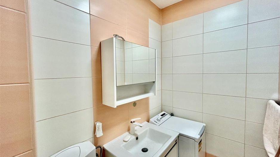 Apartament de închiriat în Sibiu – 3 camere, decomandat, 2 băi, 80 mp - Poză 19