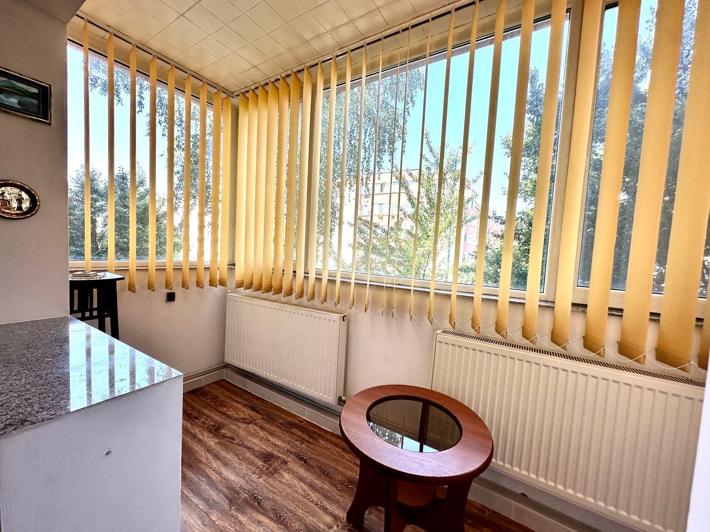 Apartament 3 camere zona Tractoru cu loc de parcare si boxa - Poză 9