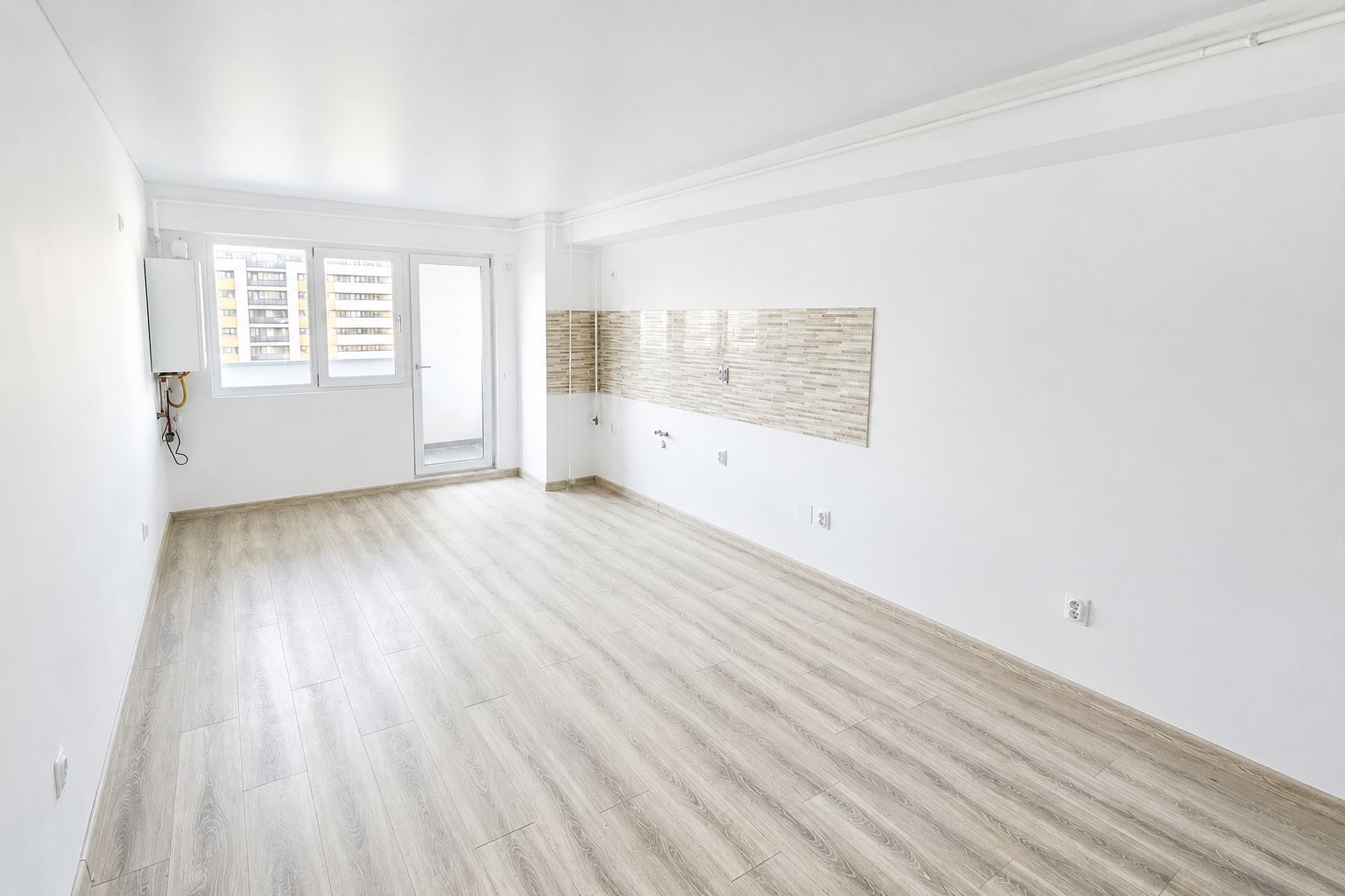 Apartament FINALIZAT 2 camere , 65mp. Copou 115000 euro TVA inclus - Poză 1