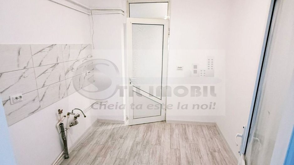 Liber, apartament 3 camere Nicolina 1, renovat modern, baie cu geam - Poză 11