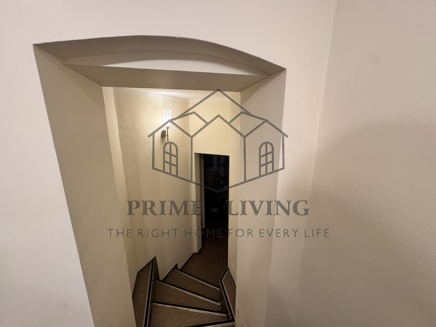 VILA DEOSEBITĂ LA VÂNZARE ÎN ZONA CENTRALĂ APROAPE DE CALEA PLEVNEI - Poză 10