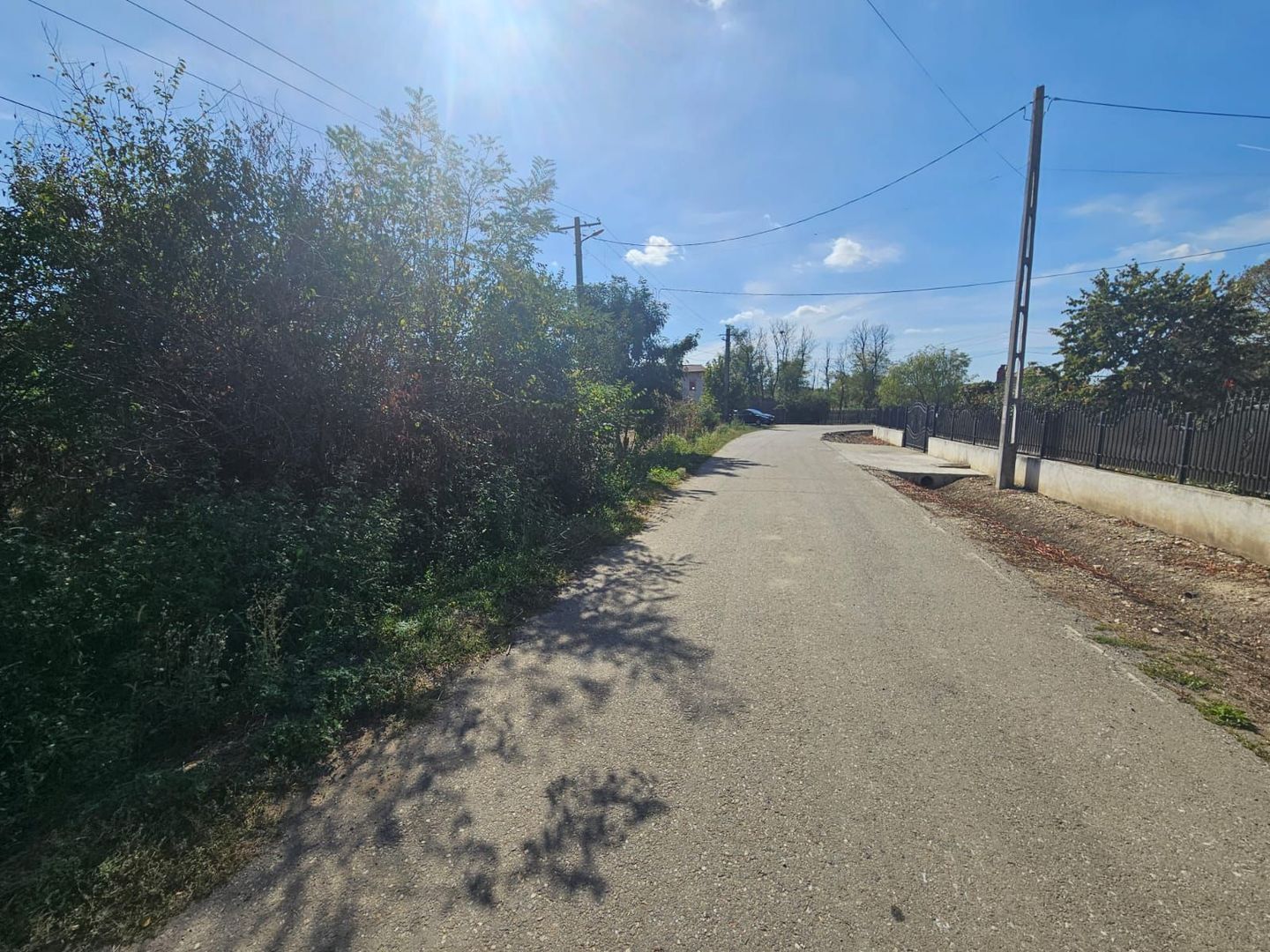 Teren intravilan Bradu, 1700 mp, toate utilitatile disponibile - Poză 2