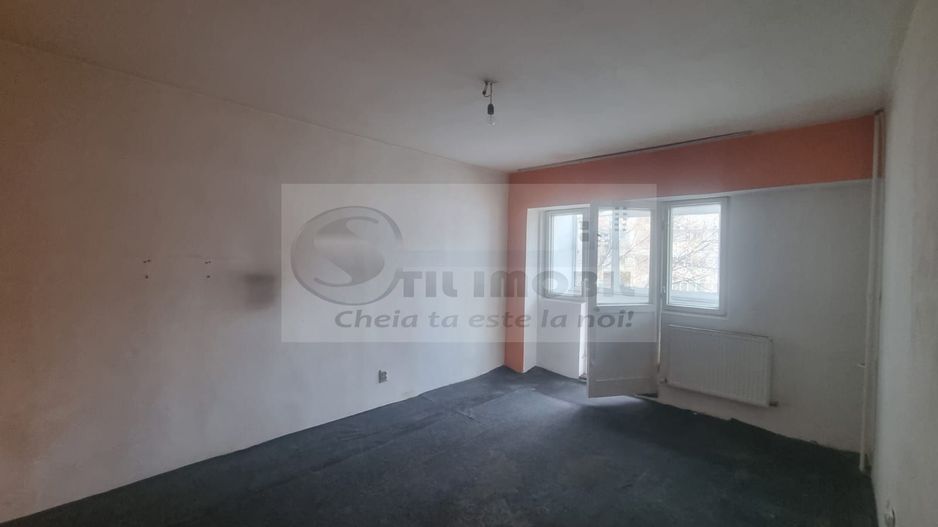 Apartament cu 3 camere, decomandat, 58.32 mp, etaj 2/4 - Dacia - Poză 1