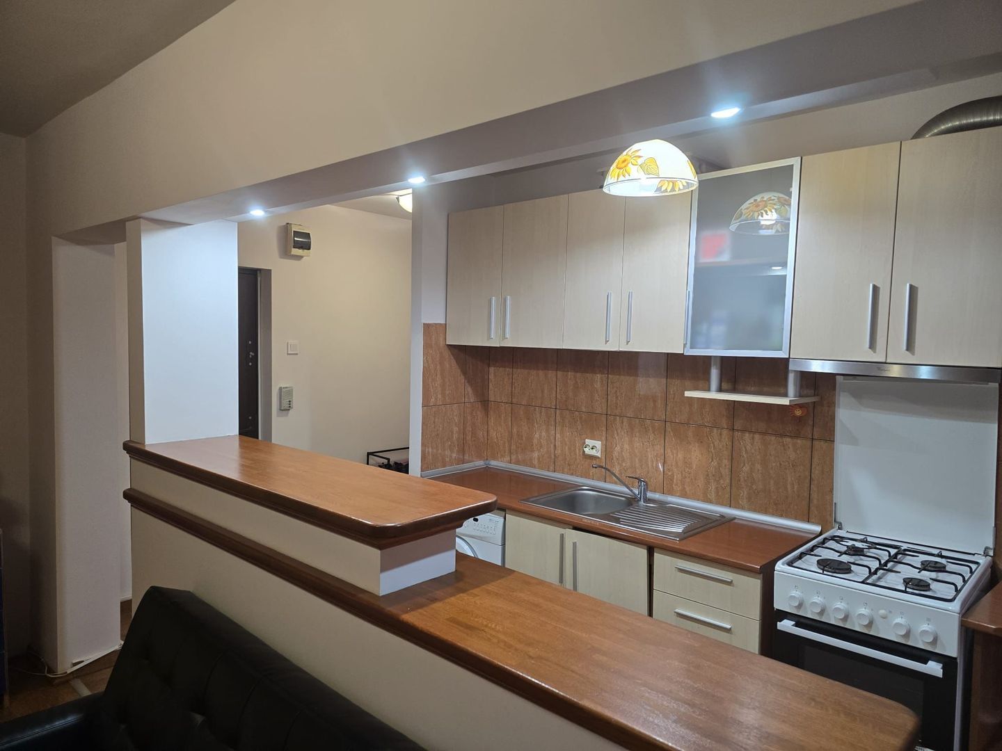 Apartament spatios cu doua camere, zona Virtutii - Poză 1