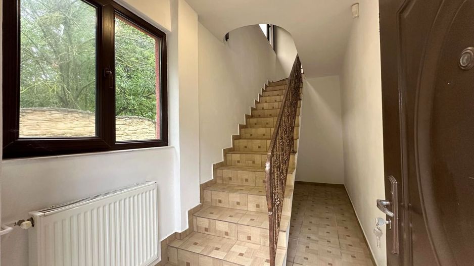 Casă complet renovată cu 4 camere și garaj generos Băneasa, Sector 1 - Poză 3
