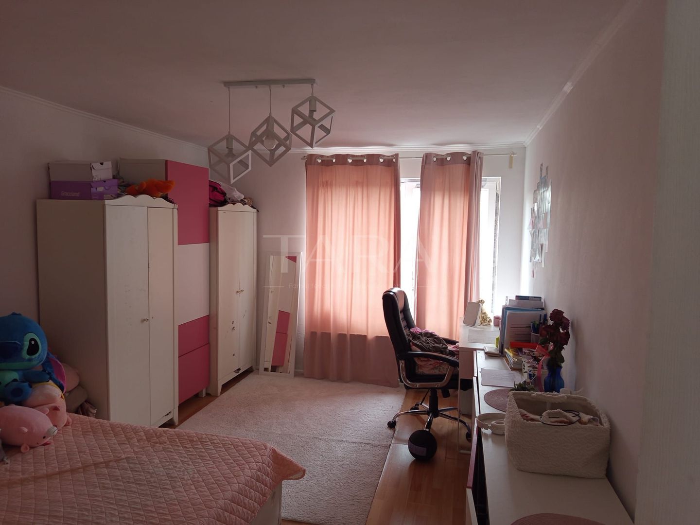 Vilă spatioasa in Gruia, aproape de Centru - Poză 3