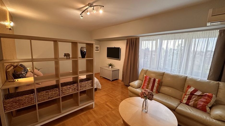 De Inchiriat Garsoniera Bd. Unirii -Traian, decomandata, renovata - Poză 1