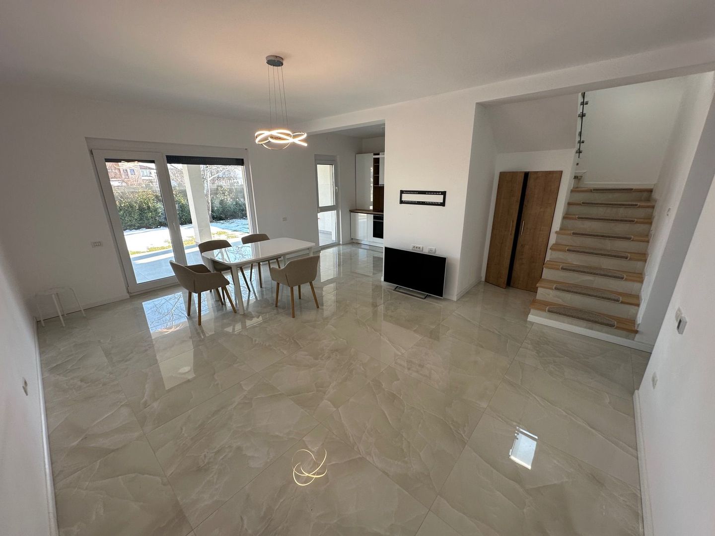 Duplex despărtit  prin garaj zona Ikea - Poză 4