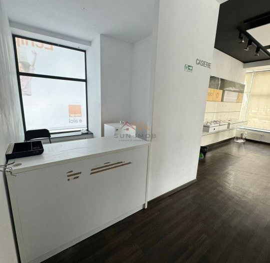 Spatiu comercial, ultracentral, compartimentat, 117m2, 19ml vitrina,CT - Poză 10