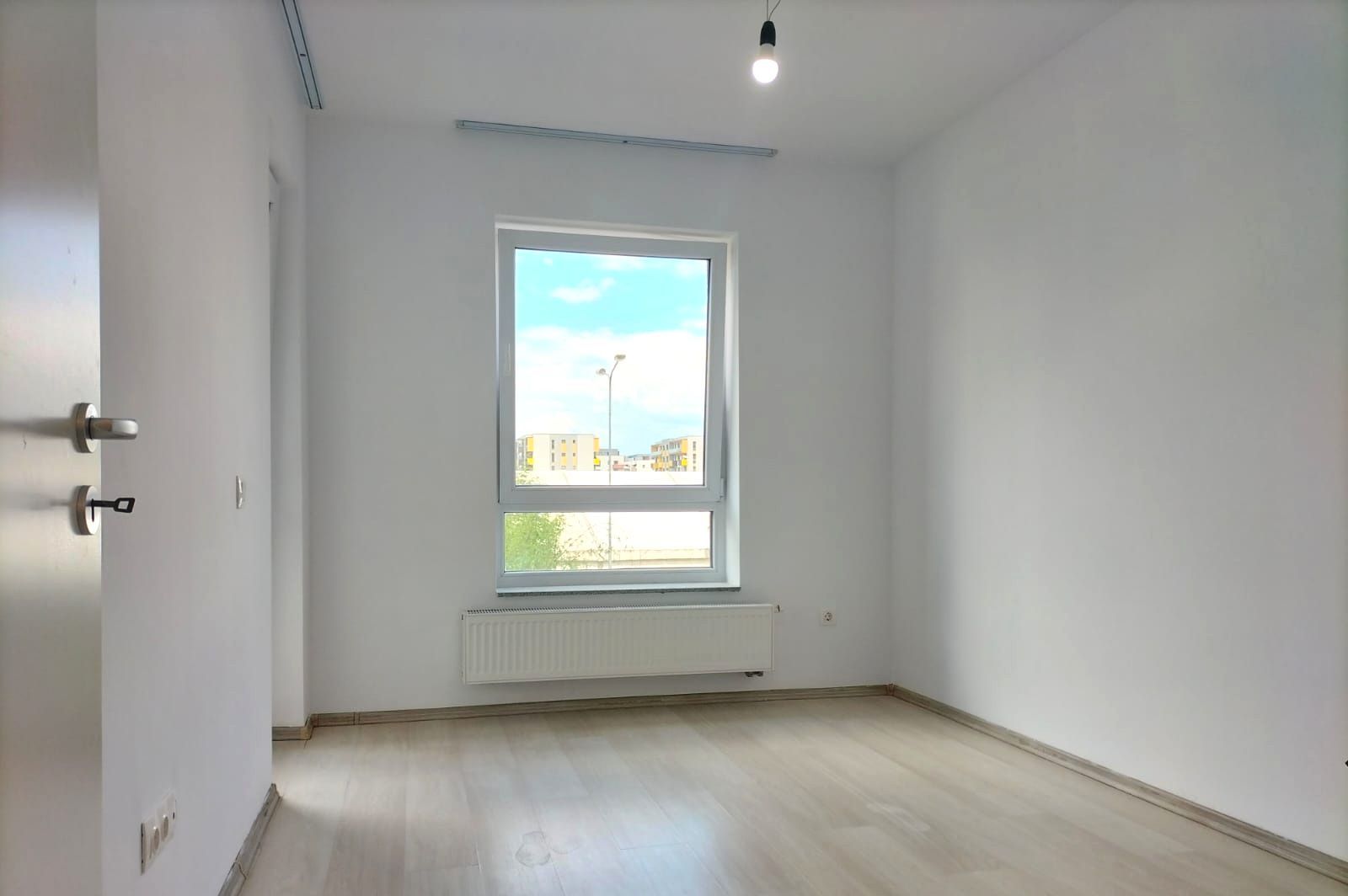 Vindem apartament 3 camere complet renovat cu vedere pe 2 parti - Poză 13