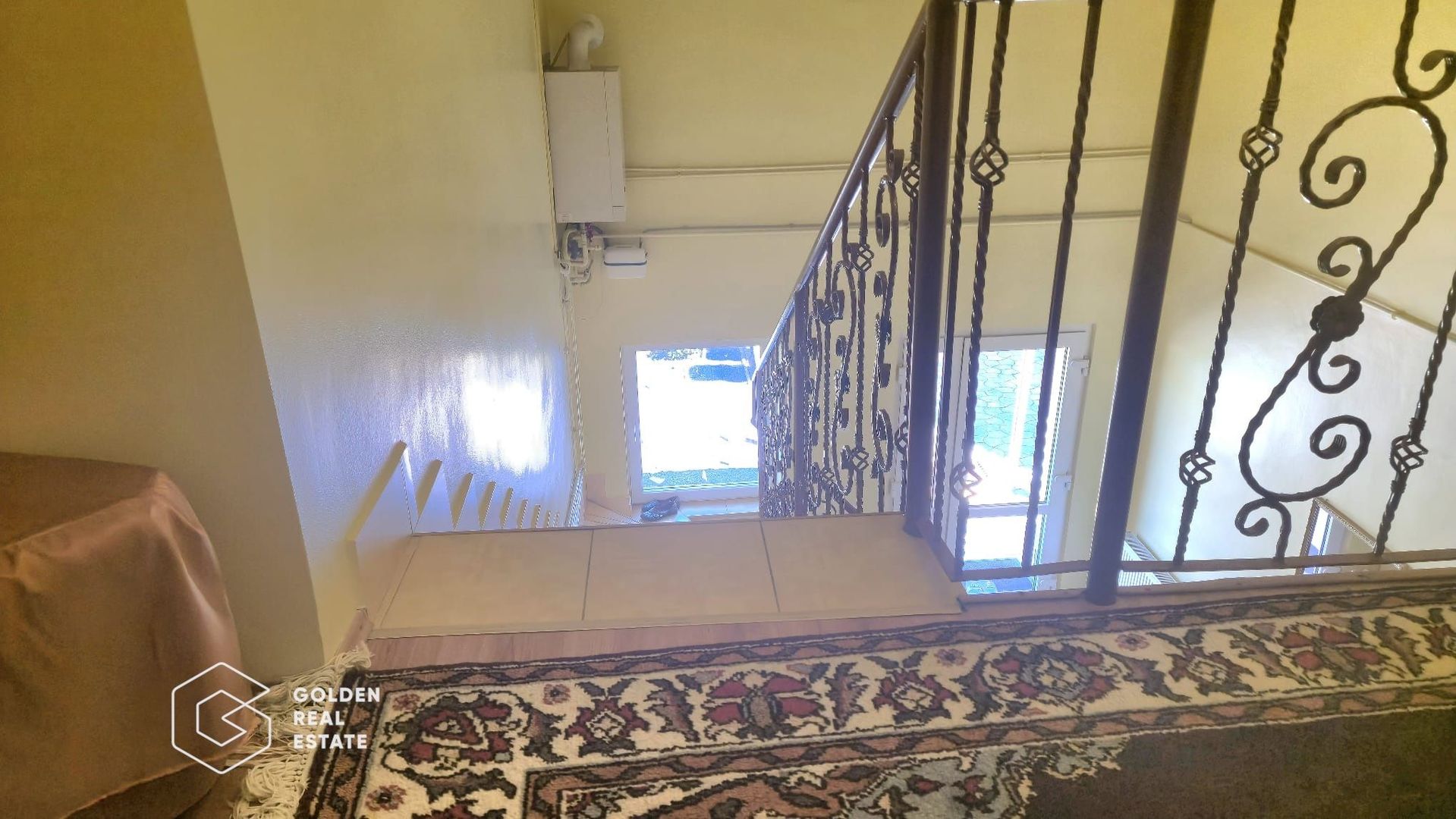 Casa spatiosa cu 5 camere, garaj si gradina, zona Gradiste - Poză 15