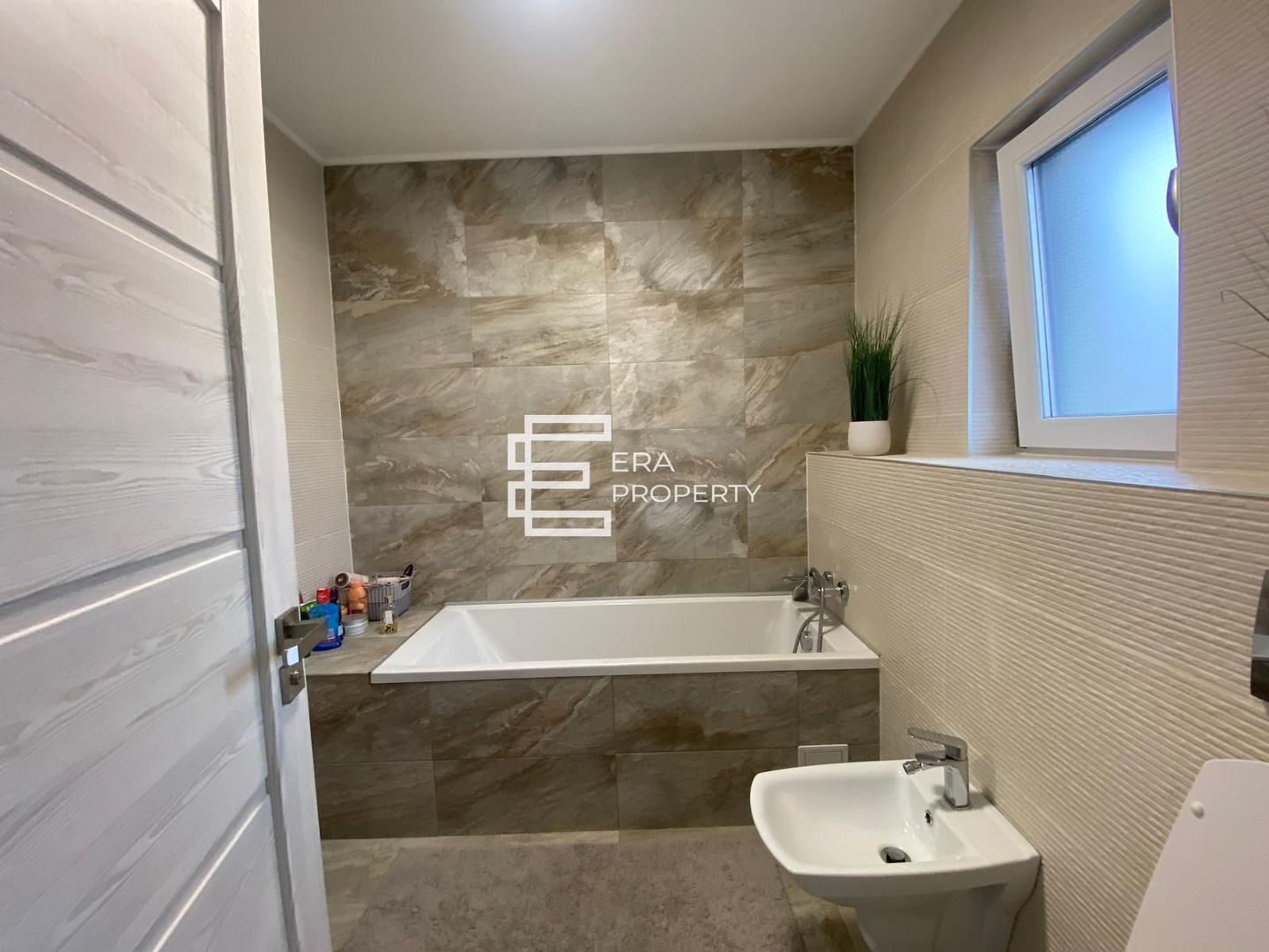 Casa tip duplex , pivnita, carport in Selimbar zona Brana - Poză 14