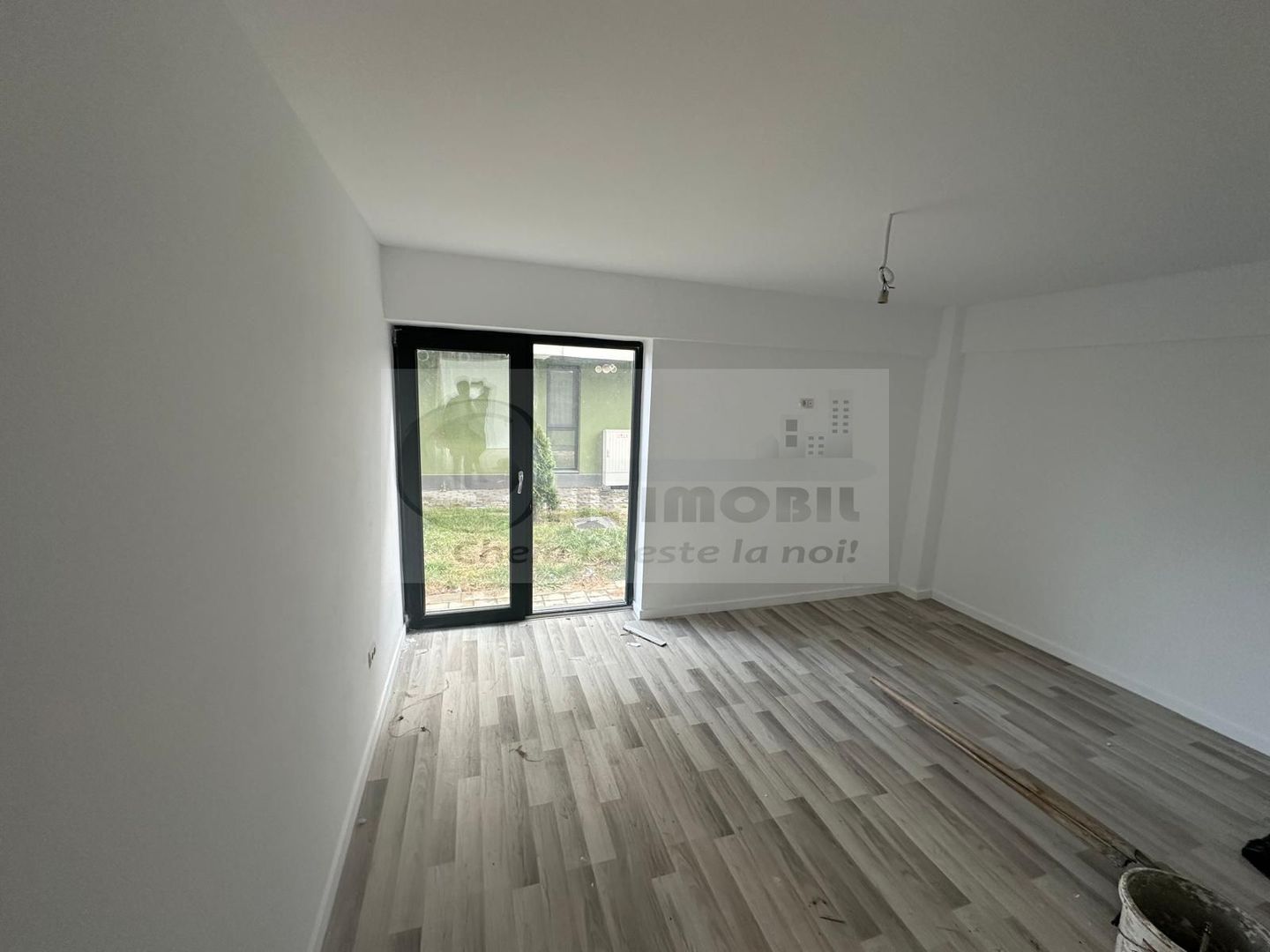 Ap 2 camere, 54 mp, decomandat, grădină, zona Capitol, 80.000 € - Poză 2