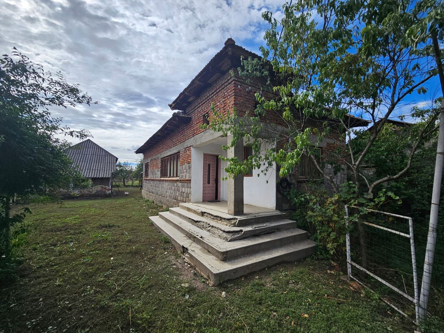 Casa de vanzare Golesti - zona Muzeu - Poză 11