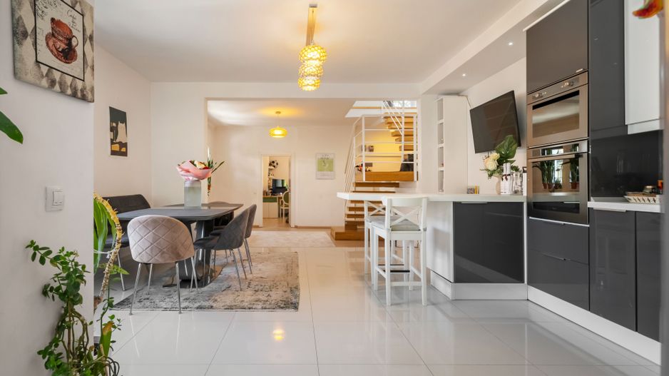 Eleganță și Spațiu în Inima Cartierului Domenii | Apartament cu 5 Camere în Vilă - Poză 2