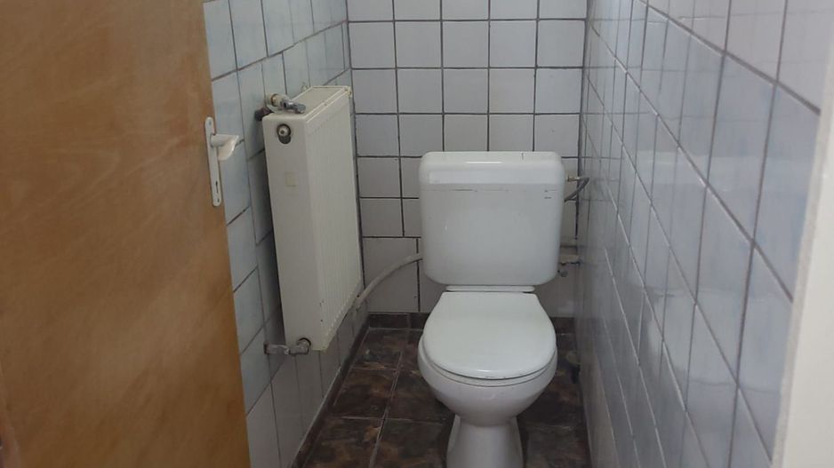 Casa tip vila mansardata, centrala si curte proprie, loc de parcare, 8min metrou - Poză 3