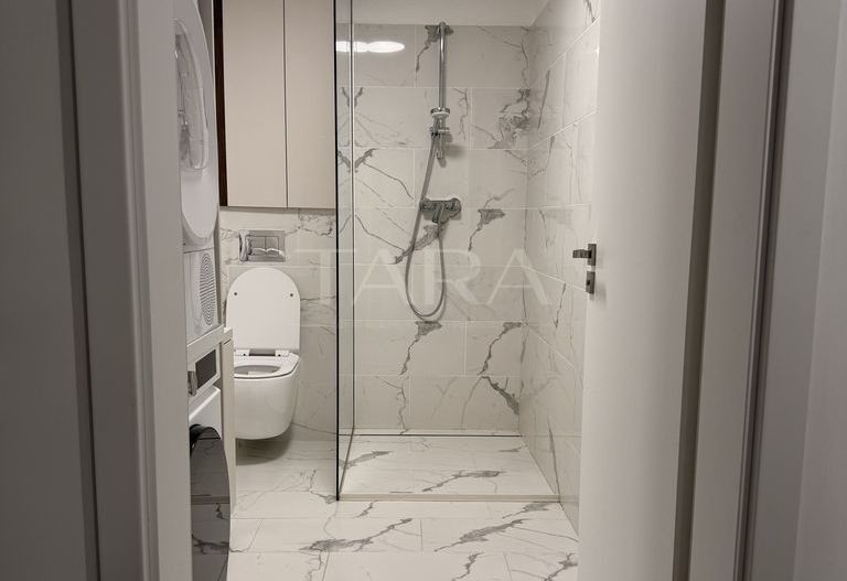 Apartament modern cu 4 camere într-o zonă liniștită aproape de Centru. - Poză 9