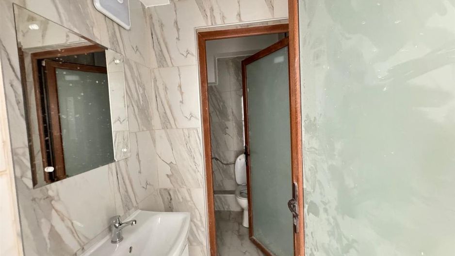 Spatii comerciale moderne de inchiriat, in cladire recent renovata - Poză 17