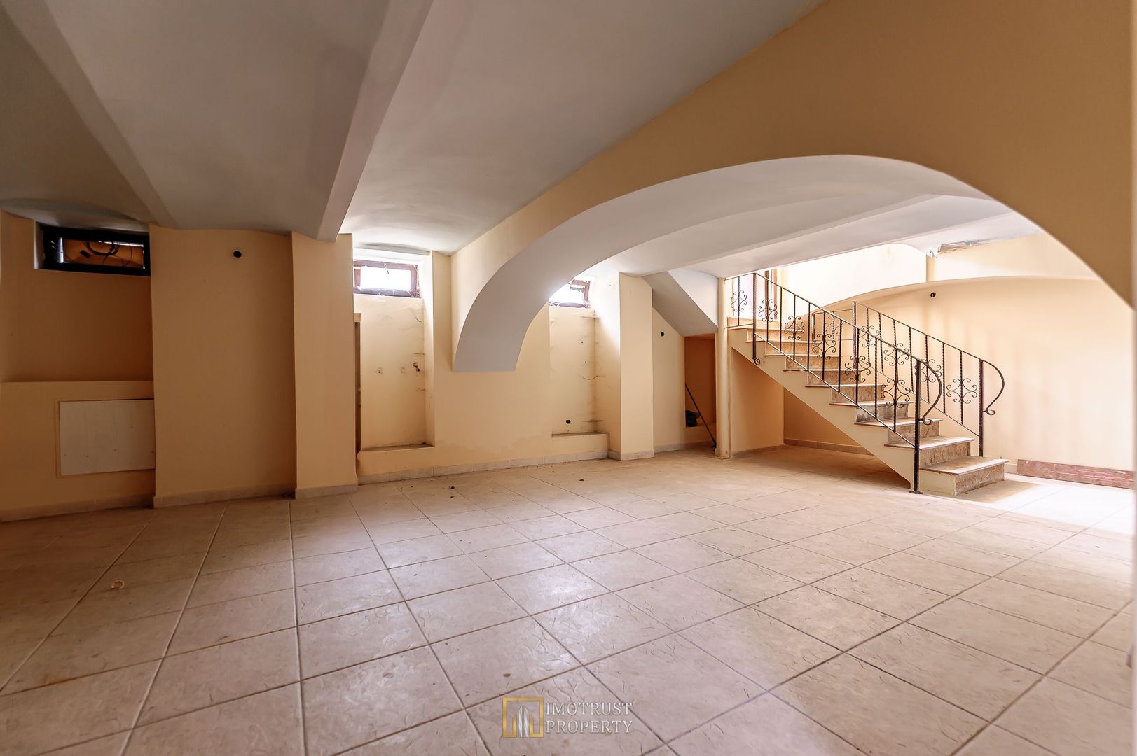 Apartament de vânzare la casă, 90 mp utili-Ultracentral Arad - Poză 2
