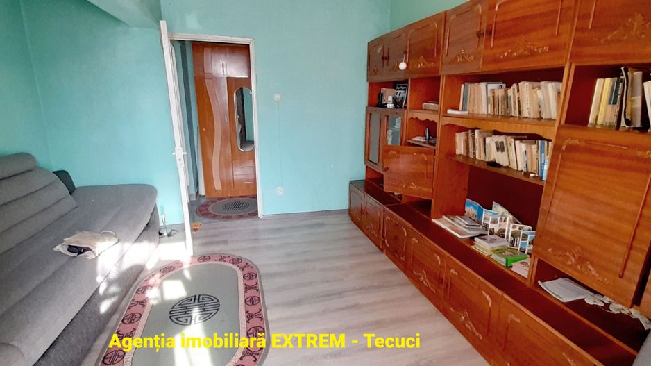 Apartament cu 2 camere, etaj 1, în zona industrială Tecuci - Poză 1