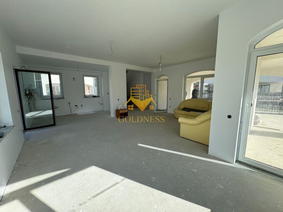 Casa 4 Camere Semifinisata, 2 Garaje, Curte 450mp, Terase 93mp, Dezmir - Poză 3