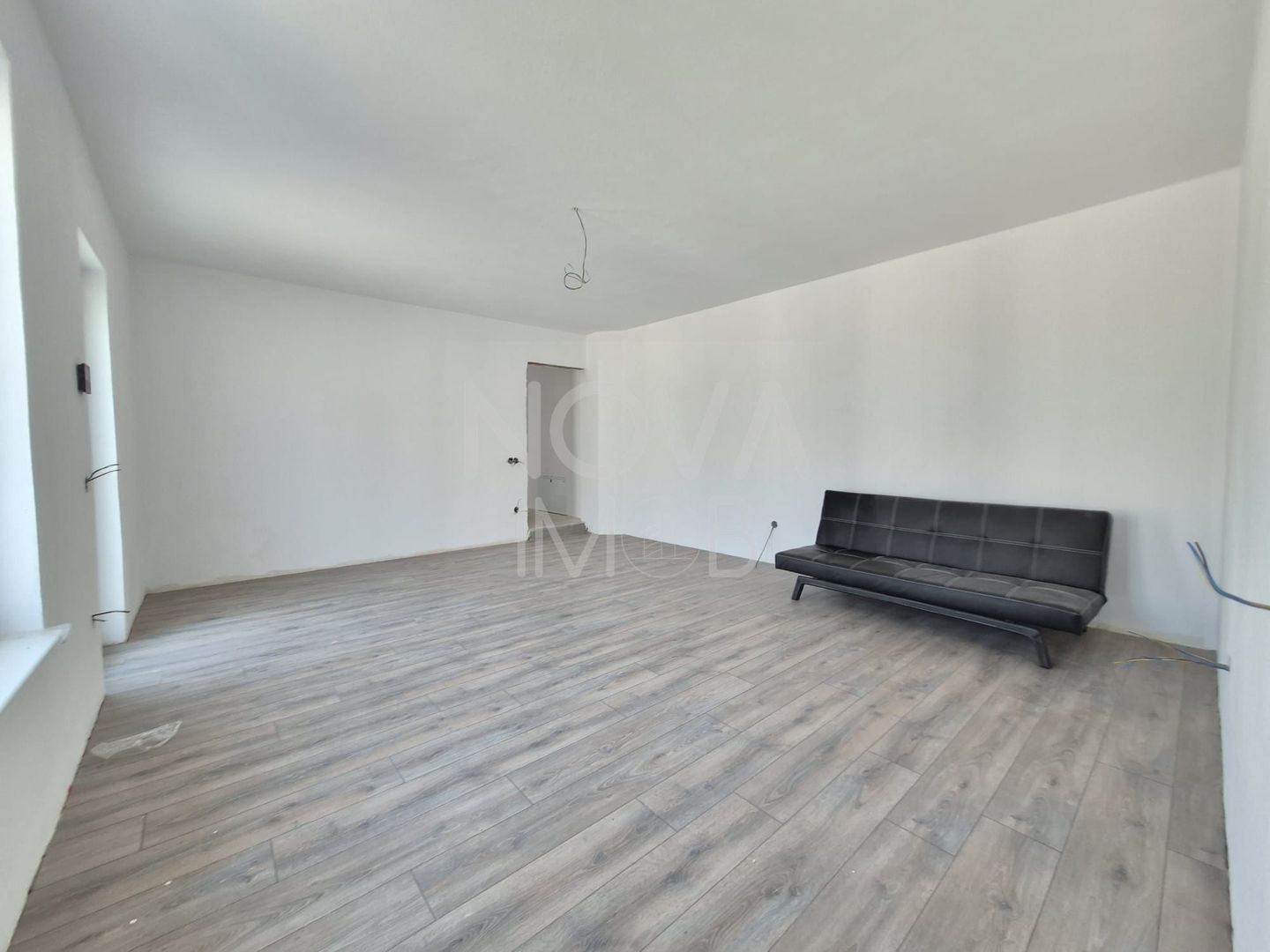 Apartament cu 3 camere, parter, Turnisor - Poză 2