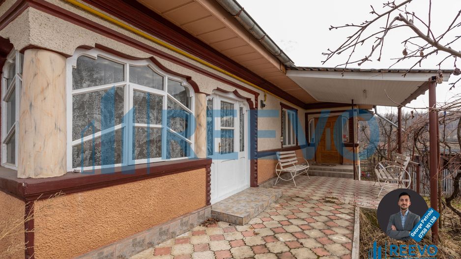 Casă de vânzare Buhuși, Str. Orbic - Poză 1