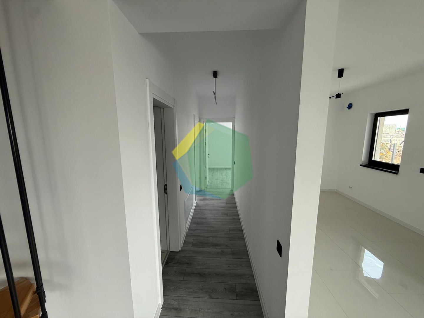 Vilă Premium cu 5 Camere în Tunari | Lângă Cosmopolis & Școala Mark T. - Poză 7