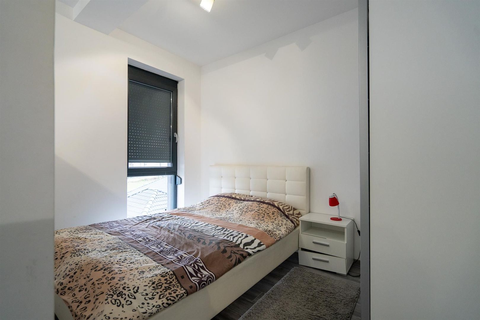 Studio Felix cu piscina mobilat - Poză 4