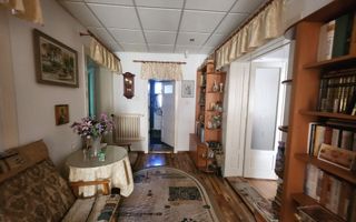 De vanzare casa 5 camere, 655mp teren, zona Cetate - Poză 8