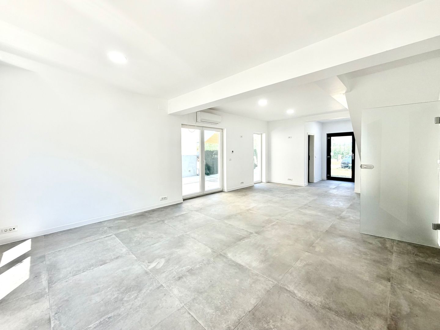Casa individuală de închiriat - Giroc intrare - Poză 18