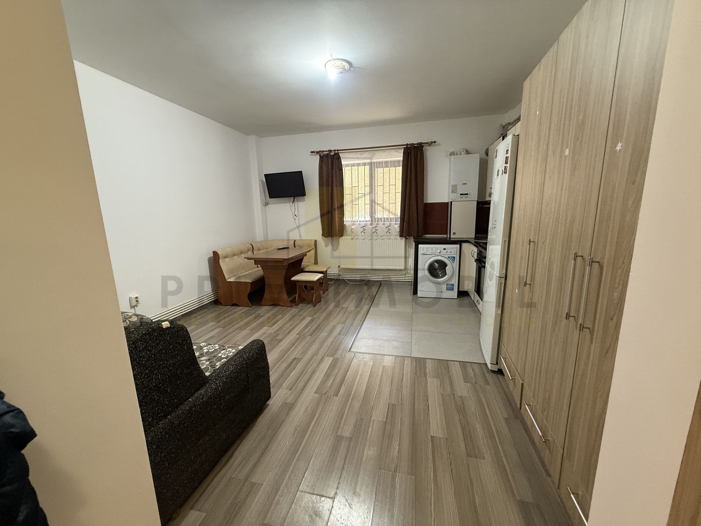 Studio, bloc nou, intabulat, Tatarasi - 2 baieti - Poză 2