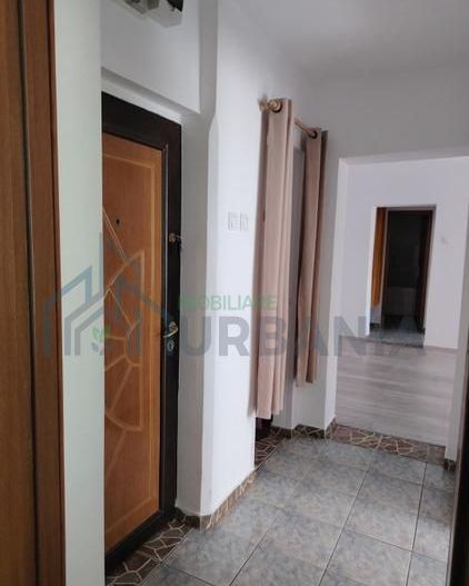 Apartament 3 camere, semidecomandat, Podu Roș – 5 minute de Palas. Liber imediat. - Poză 2
