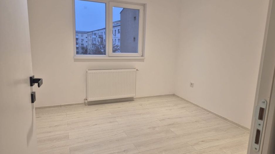 BRASADAS vinde ap 4 cam etaj 3/4 in Micro 16. - Poză 5