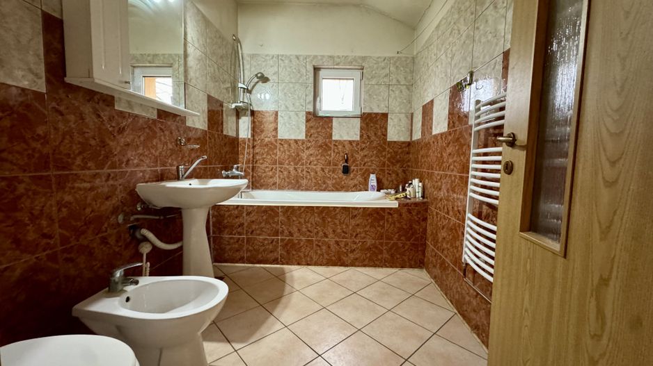 Casă individuală de vânzare în Săcele | Teren 781 mp | 3 Dormitoare - Poză 23