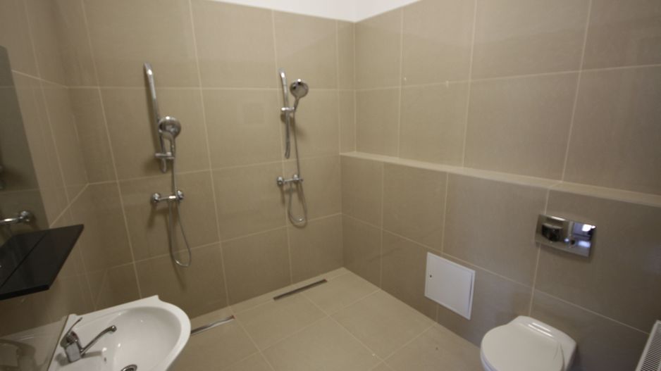 Imobil D+P+1E - 14 camere - Poză 17