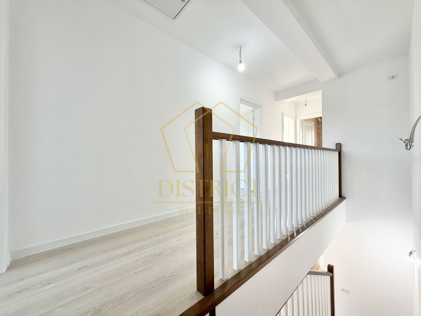 Duplex cu 5 camere si 2 bai, 470 mp teren si 115 mp utili in Ghiroda. - Poză 15