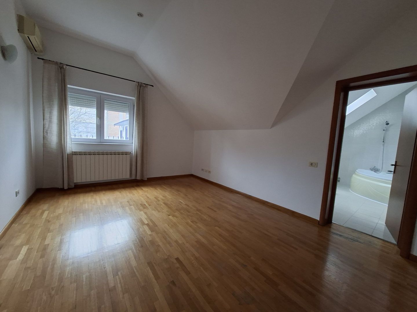 Vilă luminoasă I Gradina mare si loc de joacă privat I Iancu Nicolae - Poză 25