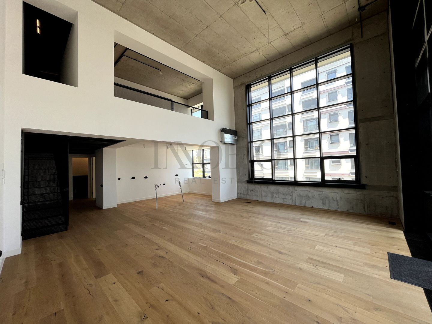 Brick Lofts Unitate pe 2 Niveluri nemobilata, Vedere Lac - Poză 3