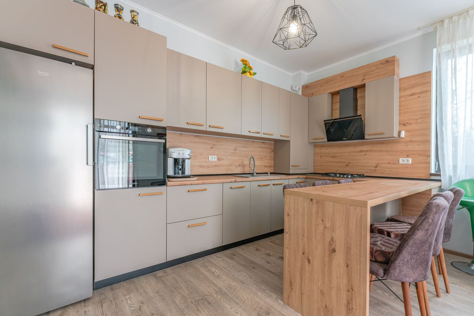Apartament 3 camere spatios cu o terasa de 25 mp - Poză 2