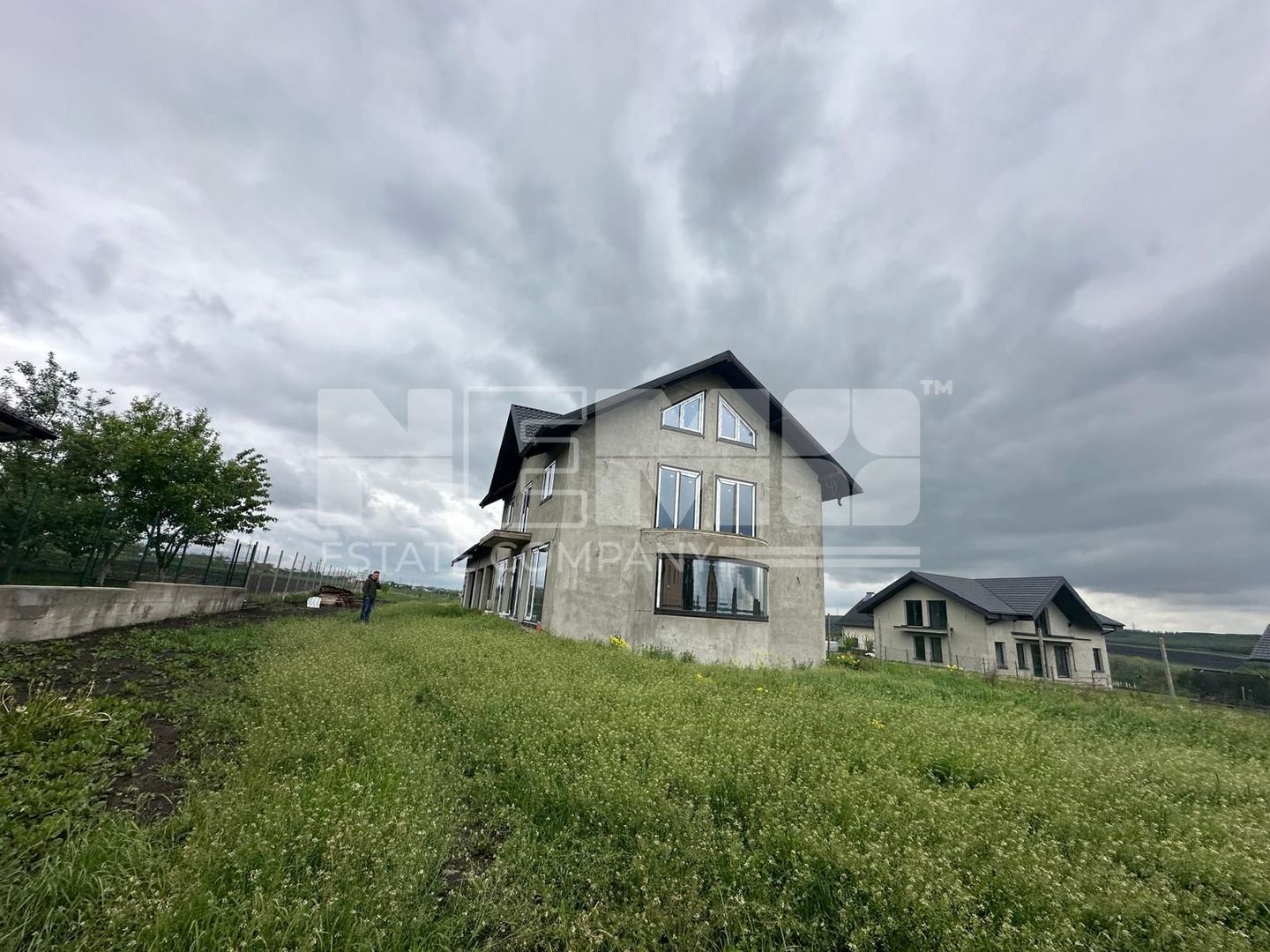 CASĂ LA GRI DE VÂNZARE ÎN MOARA NICA, SUCEAVA | 200.000€ - Poză 2