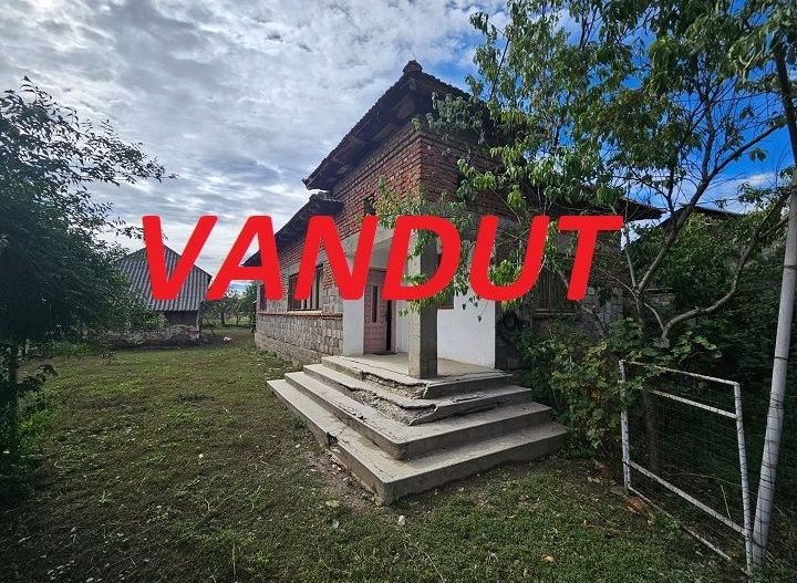 Casa de vanzare Golesti - zona Muzeu - Poză 1