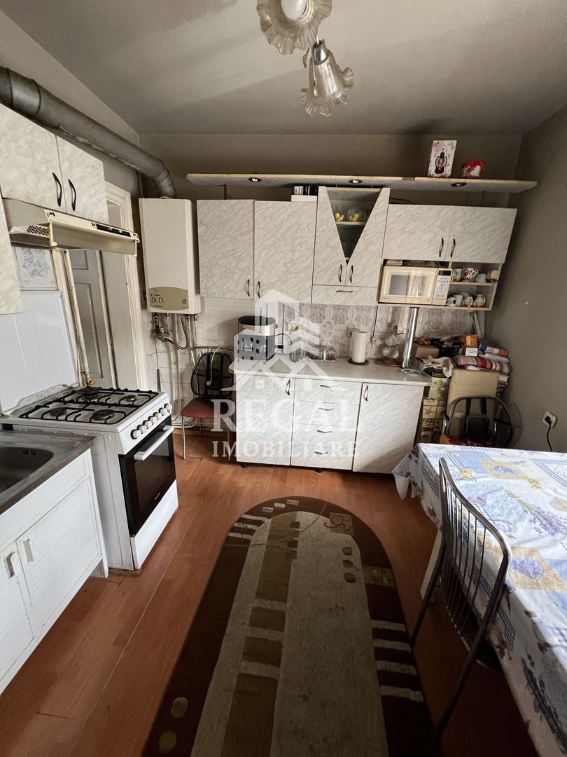 PRET NOU - Casă de vânzare – construcție solidă și spațioasă - Poză 9