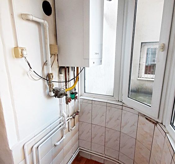 Scriitorilor, apartament de 3 camere etaj 1, pret 95000 euro neg. - Poză 14