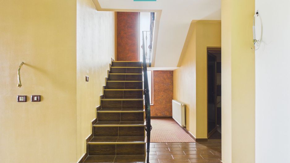 Casă spațioasă în Sântana - Poză 9