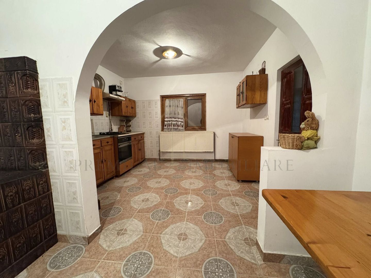 Casa + Spațiu comercial de vânzare în Onesti - Poză 6