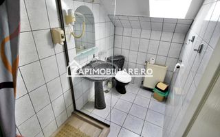 Pensiune aproape de centru,10 camere,13 băi,1 restaurant - Poză 24
