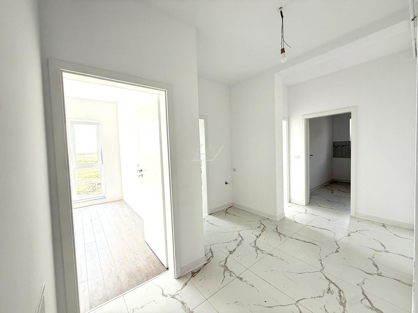 Bloc FINALIZAT la asfalt. Decomandat. 2 locuri parcare. - Poză 10