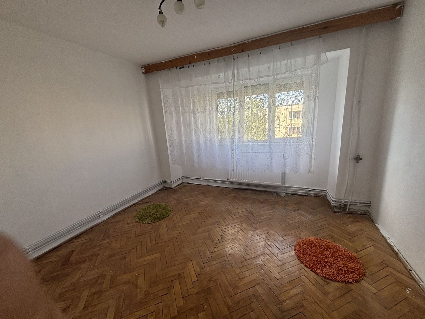 Decomandat si spatios aproape de Spitalul Judetean - Poză 1