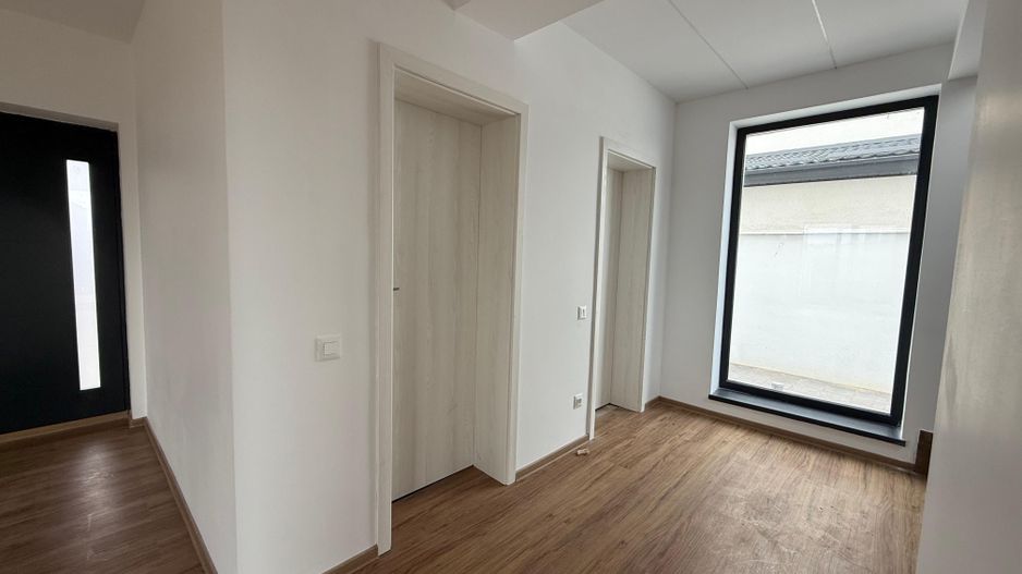 Vila individuala 4 camere Tunari I Teren 300 mp - Poză 3